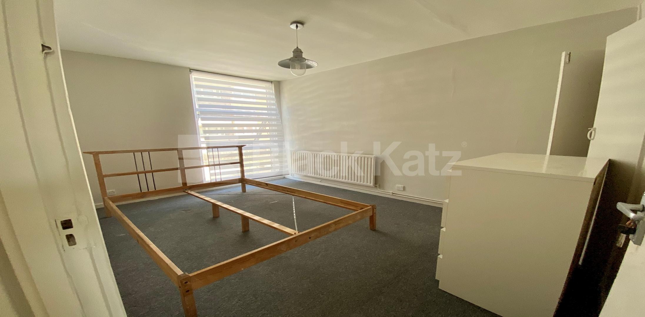 			LET , 4 Bedroom, 1 bath, 1 reception House			 Cottage Grove, Clapham North